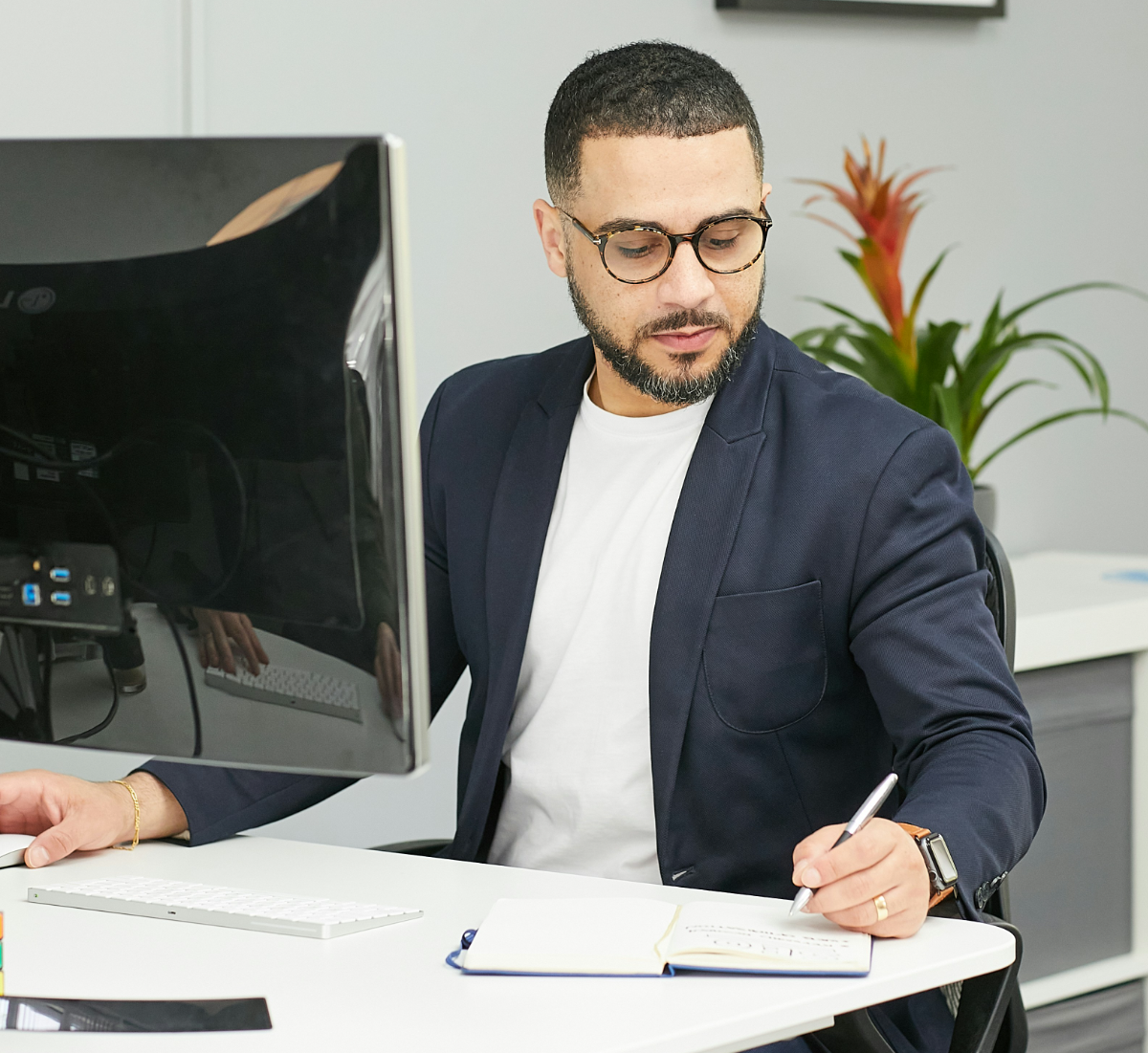 Especialista da Lidera atendendo um cliente
